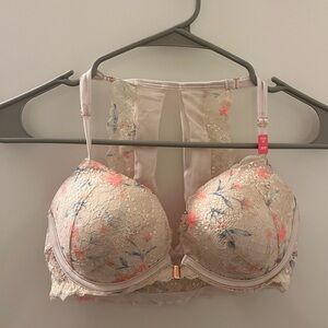 VS Pink | Brand New Lace Floral Bra